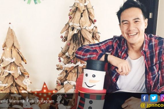 Daniel Mananta Menyebar Kebaikan Natal dengan Berbagi - JPNN.COM