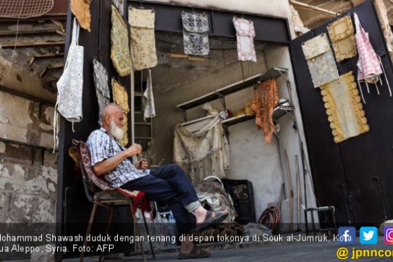 Kisah Pilu Kakek Penjual Taplak Menjaga Jiwa Aleppo - JPNN.COM