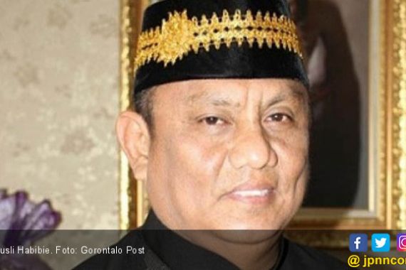 Cincin dari Dukun Diputar-putar saat Jumpa Gubernur - JPNN.COM