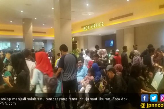 Liburan, Bioskop Dipadati Pengunjung - JPNN.COM