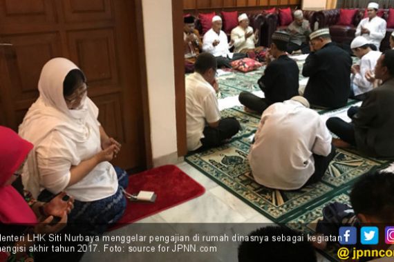 Tahun Baru ala Menteri Siti, Pengajian dan Bertemu Ulama - JPNN.COM