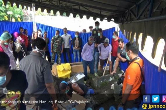 Makam Bayi Malang itu Dibongkar Polisi - JPNN.COM