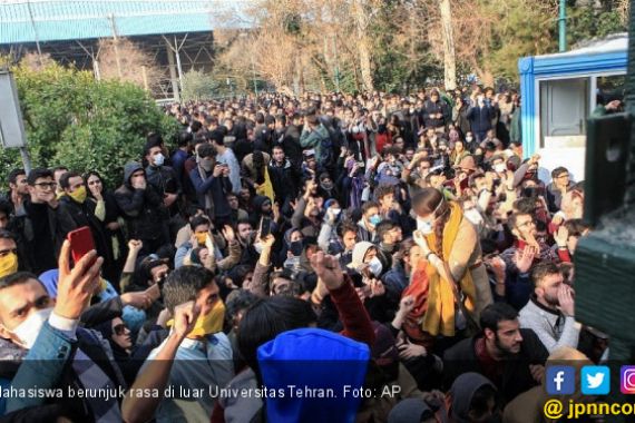 Demo Menolak Kenaikan Harga BBM Pecah di Seantero Iran, Ayatollah Salahkan Asing - JPNN.COM