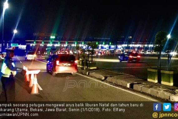 Sudah Ratusan Ribu Kendaraan Tinggalkan Jakarta Jelang Tahun Baru 2021 - JPNN.COM