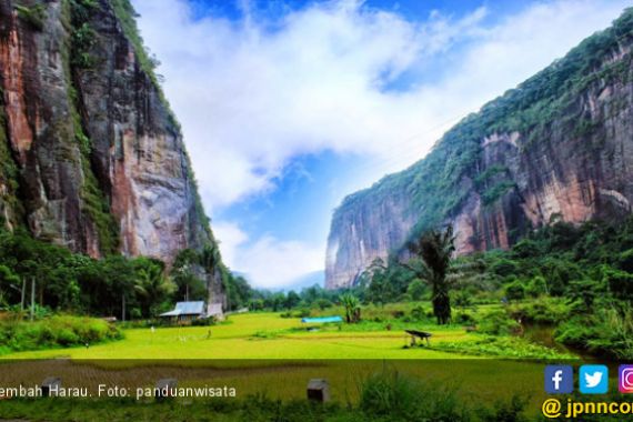 Lembah Harau Longsor, 10 Wisatawan Terjebak - JPNN.COM