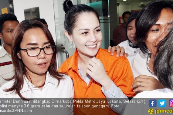 Begini Penampakan Jennifer Dunn Saat Diperiksa Polisi - JPNN.COM