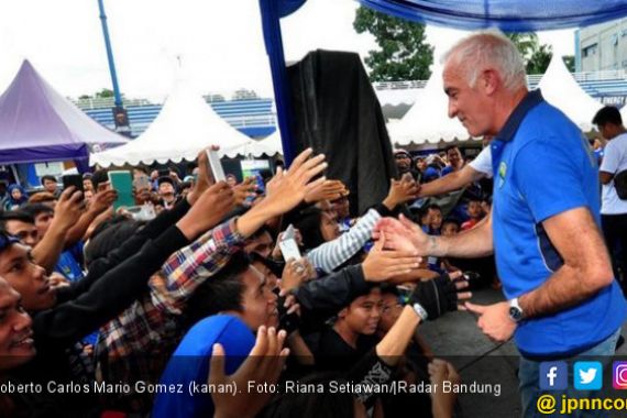 Gomez Akui Persib Terlalu Cepat Kehilangan Bola - JPNN.COM