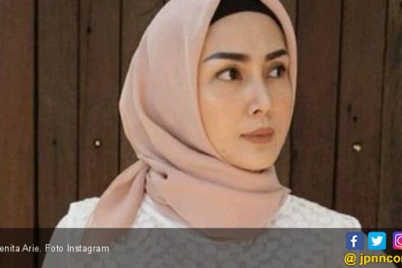 Blur Tangan yang Terbuka, Fenita Arie Dipuji Warganet - JPNN.COM