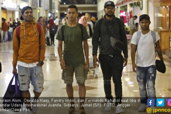 Empat Pemain Baru Persebaya Tiba di Bandara - JPNN.COM