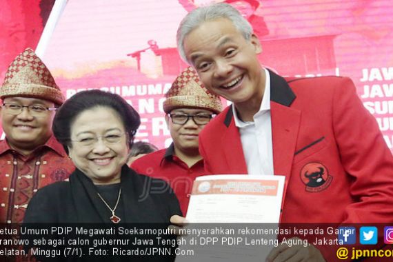 Usung Ganjar Lagi di Jateng, PDIP Gaet Putra Mbah Maimun - JPNN.COM