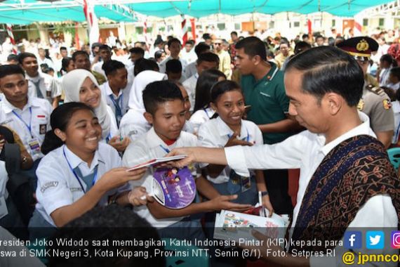 Jokowi: KIP untuk Membeli Keperluan Sekolah - JPNN.COM