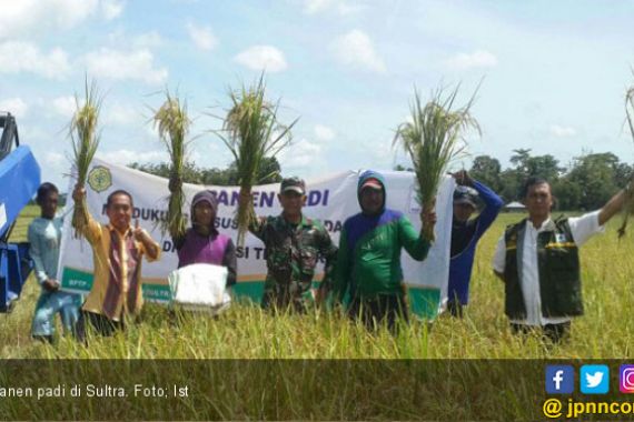 Petani Desa Linonggasai Menikmati Hasil Panen Saat Ini - JPNN.COM