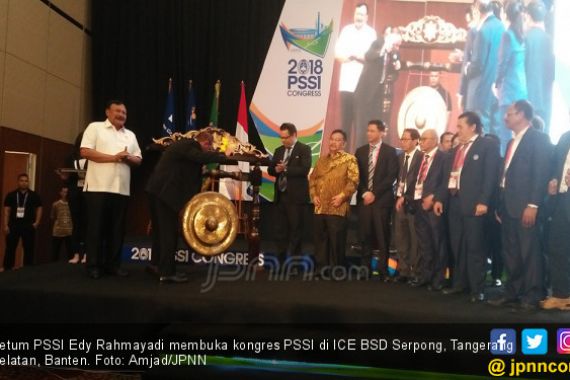 Teriakan Hidup Gubernur Bikin Kongres PSSI Mendadak Gaduh - JPNN.COM