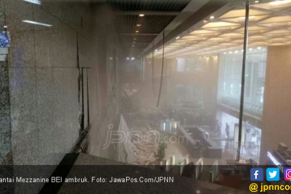 Lantai Mezzanine Bursa Efek Indonesia Ambruk, Puluhan Orang Terluka - JPNN.COM