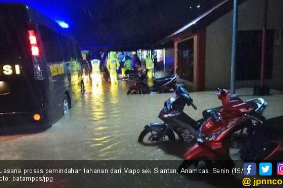 Anambas Diterjang Banjir, Tahanan Dipindah ke Hotel Tarempa - JPNN.COM