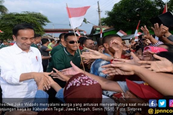 Pesan Jokowi Saat Berbagi Sertifikat Tanah ke Rakyat Tegal - JPNN.COM