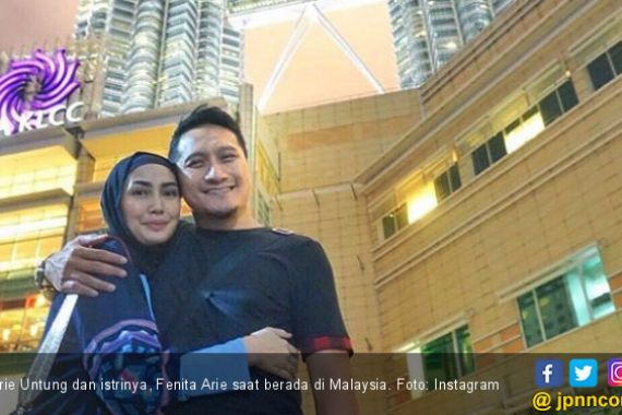 Fenita Arie dan Arie Untung Isi Ramadan dengan Tadarusan - JPNN.COM