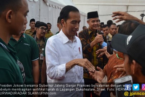 Mobil Jokowi Melintas Tanpa Sirine, Rakyat Senang - JPNN.COM