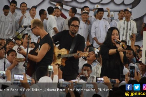 SMK Telkom Kedatangan Tamu Cokelat Band - JPNN.COM