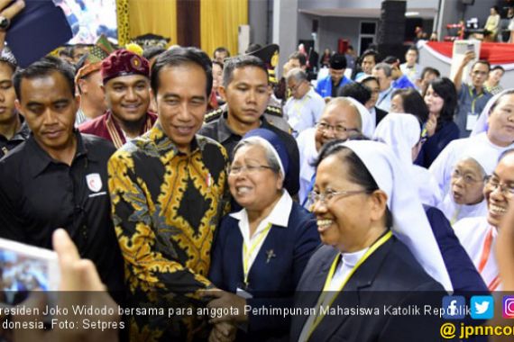 Berkumpul dengan Mahasiswa Katolik, Jokowi Beri Pesan Khusus - JPNN.COM