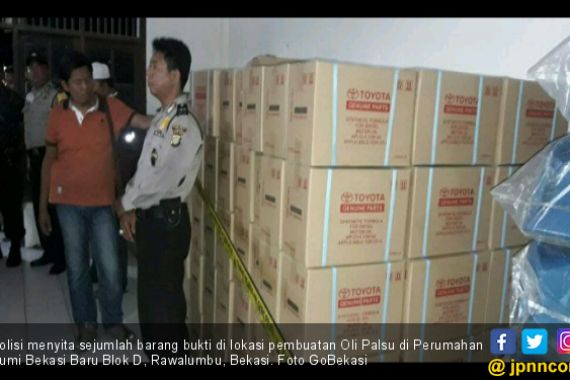 Polisi Ungkap Pembuatan Oli Palsu, 2 Jadi Tersangka - JPNN.COM