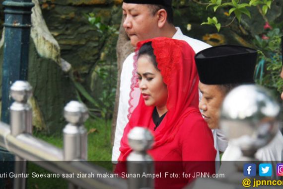 Blusukan di Jatim, Puti Soekarno Ziarah Makam Sunan Ampel - JPNN.COM