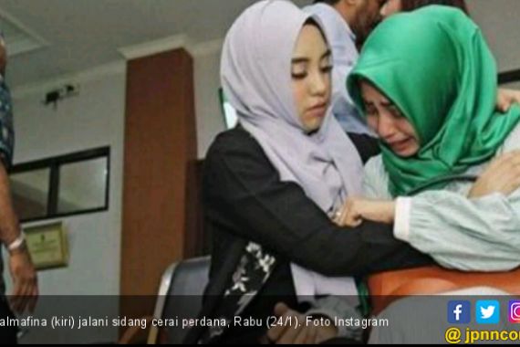 Jalani Sidang Perceraian Perdana, Salmafina Tenangkan Ibunya - JPNN.COM