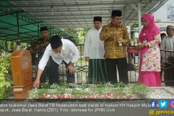 Ziarahi Makam Kiai Hasyim, Kang Hasan Teringat Sosok Teladan - JPNN.COM