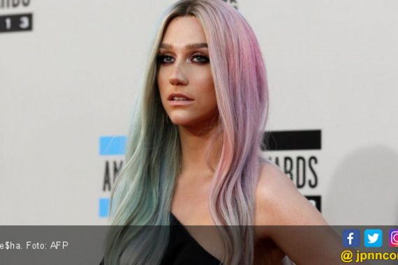 Ke$ha Jalani Ritual Mandi Bir sebelum Manggung - JPNN.COM