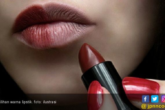 3 Tips Mengaplikasikan Lipstik dengan Sempurna - JPNN.COM