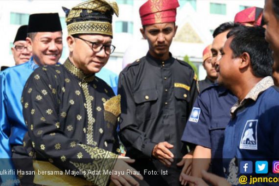 Majelis Adat Riau Gelar Upacara Untuk Zulhasan - JPNN.COM