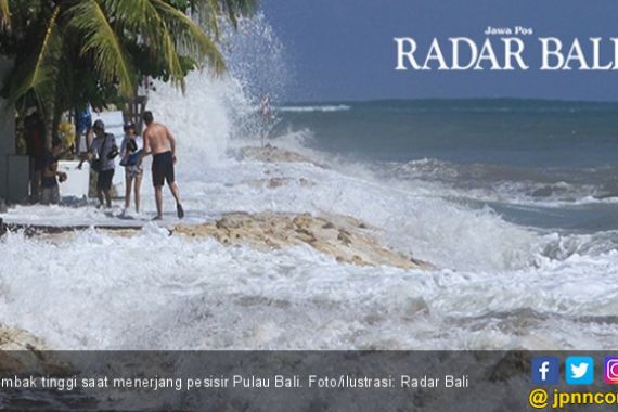 Terseret Ombak di Bali, Turis Arab Berhasil Diselamatkan - JPNN.COM