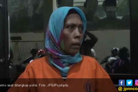 Retno Sedang Beraksi di Kamar Hotel Saat Polisi Datang - JPNN.COM