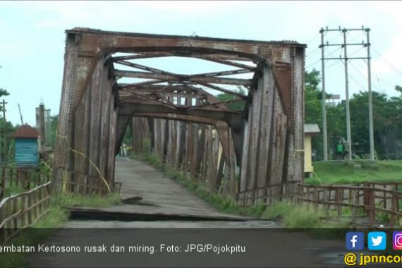 Jangan Lewat Sini, Ada Jembatan Rapuh - JPNN.COM