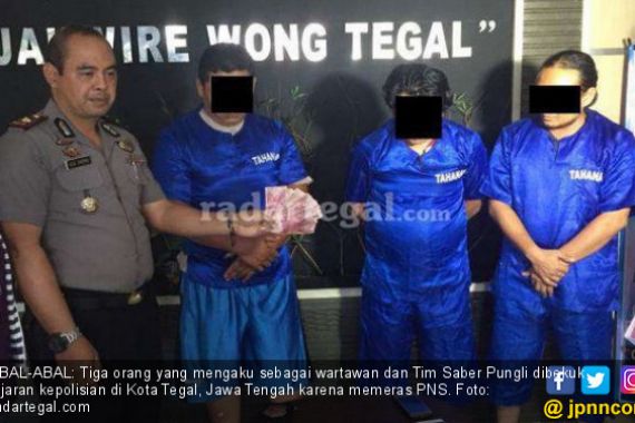 Mengaku Tim Saber Pungli, Trio Wartawan Abal-abal Peras PNS - JPNN.COM