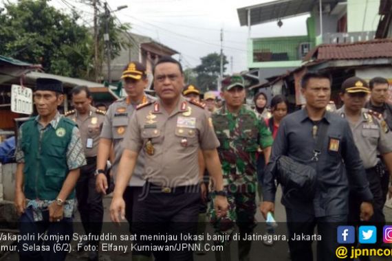 Wakapolri Persilakan Korban Banjir Mengungsi ke Masjid - JPNN.COM