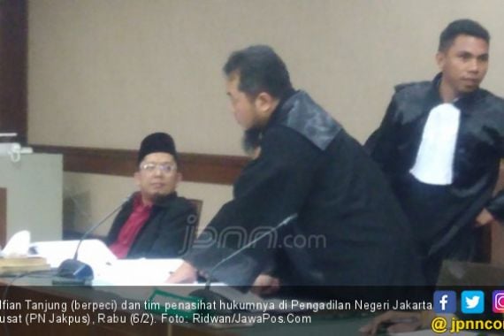 Tuntutan Belum Kelar, Hakim Tunda Persidangan Alfian Tanjung - JPNN.COM
