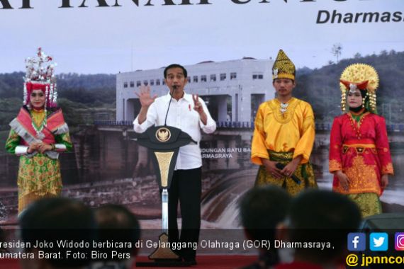 Telak, Jokowi Sentil BPN Sumbar Soal Utang ke Rakyat - JPNN.COM