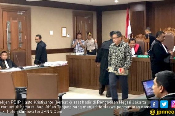 Bersaksi untuk Alfian, Hasto Tegaskan 92% Kader PDIP Muslim - JPNN.COM