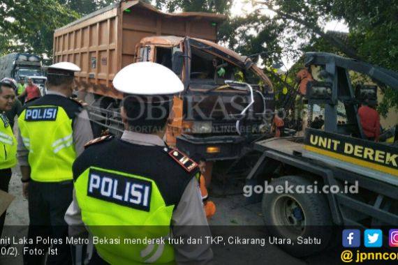 Truk Terguling, 2 Orang Tewas - JPNN.COM