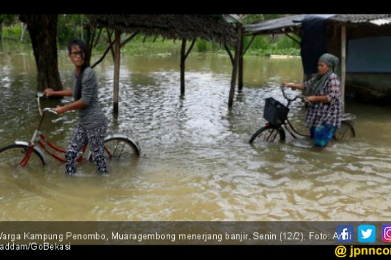 Warga Muaragembong Masih Dilanda Banjir - JPNN.COM