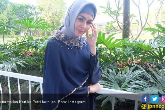 Kartika Putri Berhijab, Fenita Arie Langsung Telepon - JPNN.COM