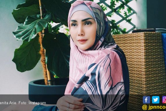 Fenita Arie Rambah Bisnis Busana Muslim - JPNN.COM