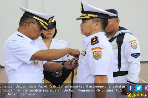 Dansatrol Mengukuhkan 3 Jabatan Komandan Kapal Perang TNI AL - JPNN.COM