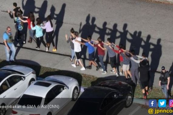 Malu Tak Hentikan Pembantaian, Sekuriti SMA Florida Mundur - JPNN.COM