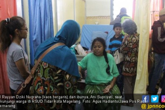 Rayyan Setia Rawat Ibunya di RS, Sungguh Mengharukan, Viral! - JPNN.COM