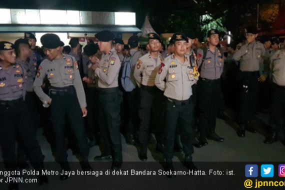 Habib Rizieq Mau Pulang, Ratusan Polisi Jaga Soekarno-Hatta - JPNN.COM