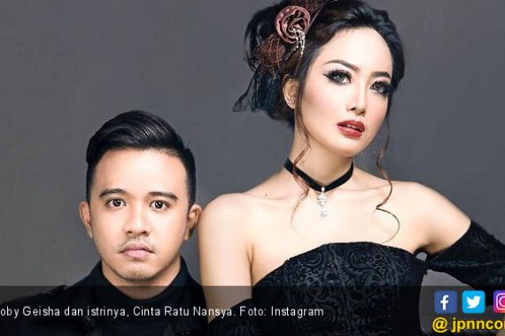 Digugat Cerai Roby Geisha, Cinta Ratu Nansya Pilih Umrah - JPNN.COM