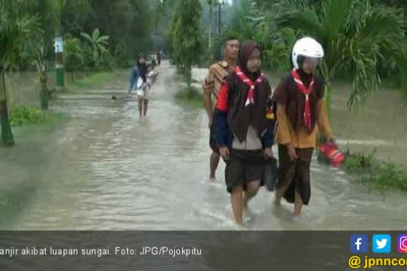 Remaja Hilang Terseret Banjir Bengawan Solo - JPNN.COM