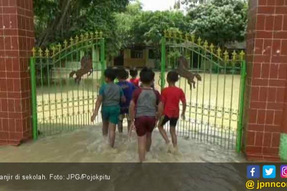 Banjir, Delapan Sekolah Terpaksa Diliburkan - JPNN.COM